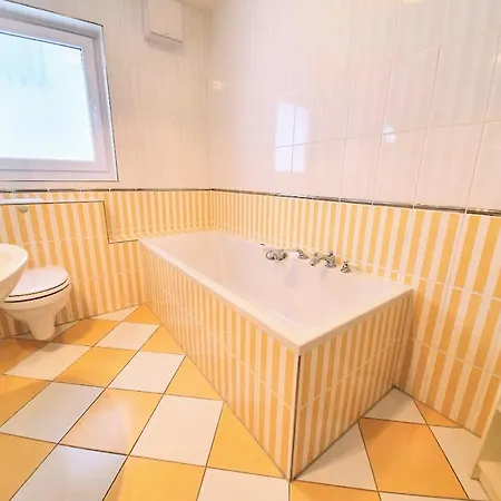 Appartement Achtern Diek, Inklusive Stellplatz Und Strandkorb Von Mai Bis September